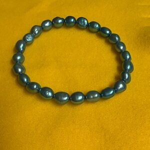 Elegant Green Pearl Bracelet